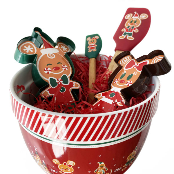Gingerbread bookie baking kid. Photo credits (C) Disney Enterprises, Inc. All Rights Reserved 