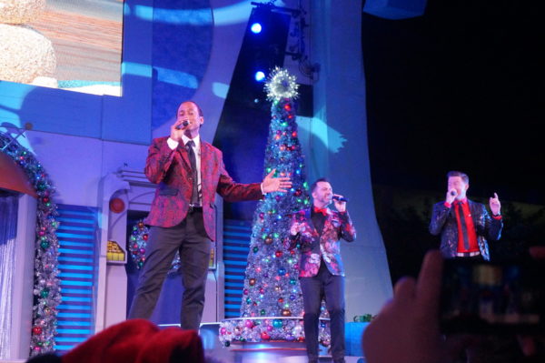 Smooth a cappella Christmas songs with The Edge Effect in Tomorrowland.
