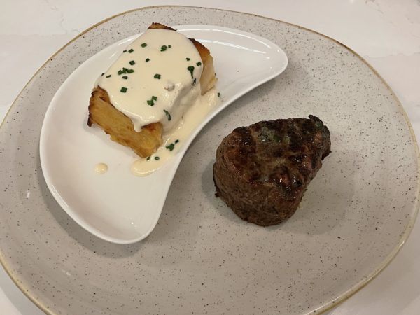 The 6 oz fillet with potatoes. High quality and delicous!