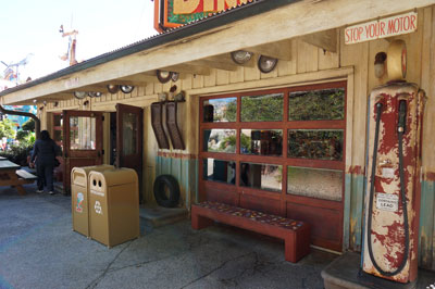 The outside of the store really looks like an old-time gas station.