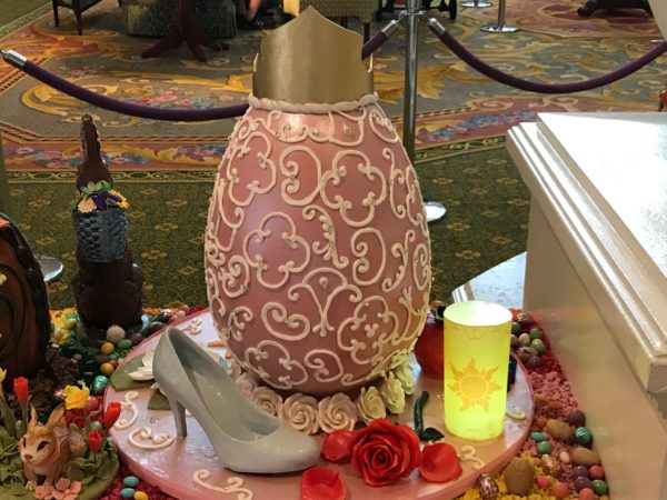 This beautiful design features the lantern from Tangled.