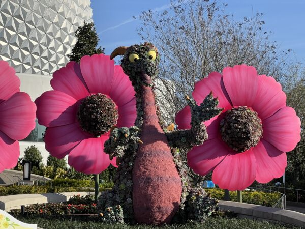The purple flowers really highlighted the purple dragon.