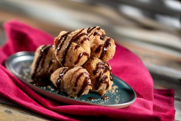 Pizza e Chioccolato: Fried house-made pizza dough with sugar, cinnamon, and chocolate (New)