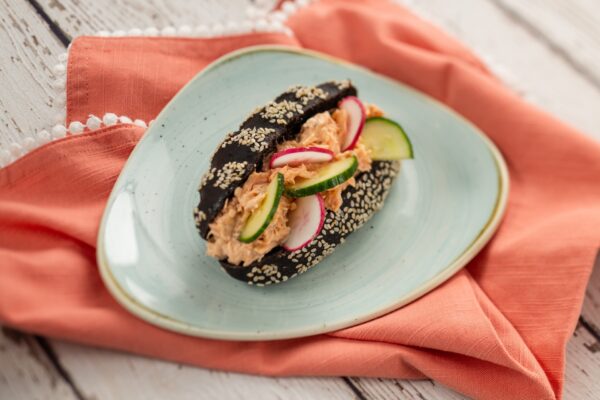 Crème de Saumon Fumé en Brioche aux Grains de Sesames, Concombre et Radis: Smoked salmon spread on a sesame brioche roll with cucumber and radishes