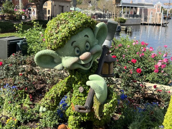 Snow White topiaries.