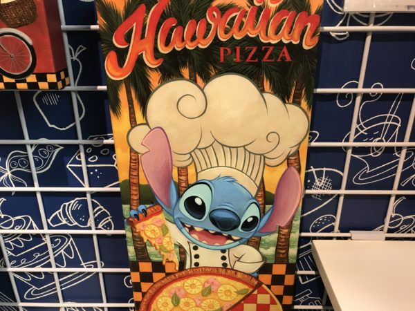Stitch cooks up some Hawaiian Pizza!