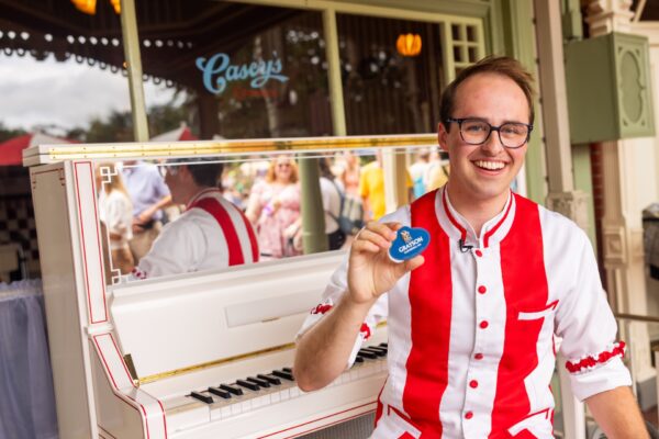 Disney Pianist Grayson Smith Honored with The Walt Disney Legacy Award. Photo credits (C) Disney Enterprises, Inc. All Rights Reserved