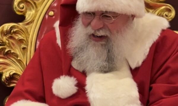 Hello Santa! Photo credits (C) Disney Enterprises, Inc. and Patina Group All Rights Reserved