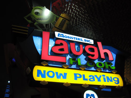 The Laugh Floor keeps you entertained even while waiting for the next show to begin!