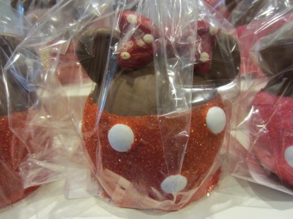 We can't leave without stopping by the Main Street Confectionery for a caramel apple!