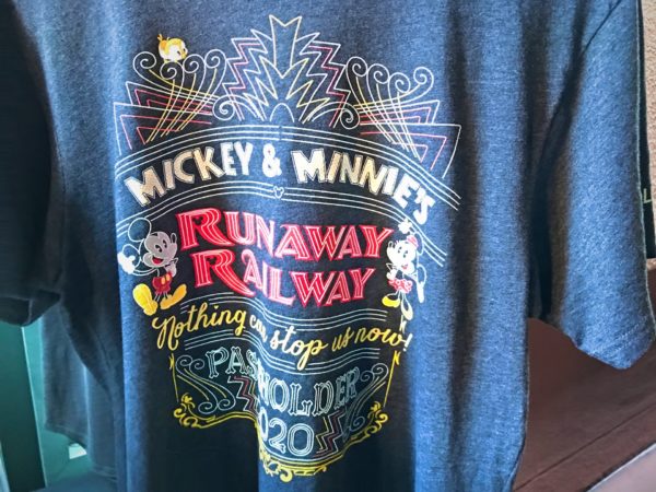 This Passholder tee features Mickey and Minnie in a very Hollywood style!