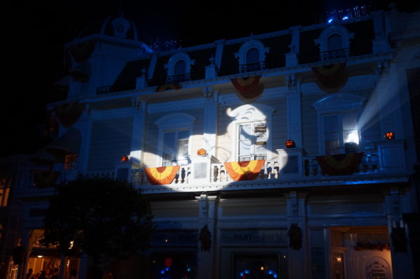 Ghosts on the Main Street USA buildings? Yup! Very cool.