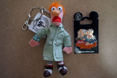 The prize also includes a Beaker key chain. You gotta love Beaker!