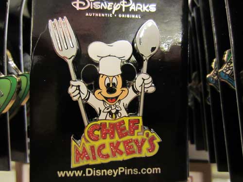 Chef Mickey's: Amazing atmosphere, AOK food.