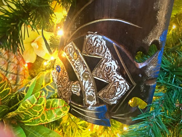 Another uniquely displayed ornament representing the wildlife of the beautiful Polynesian Islands. 