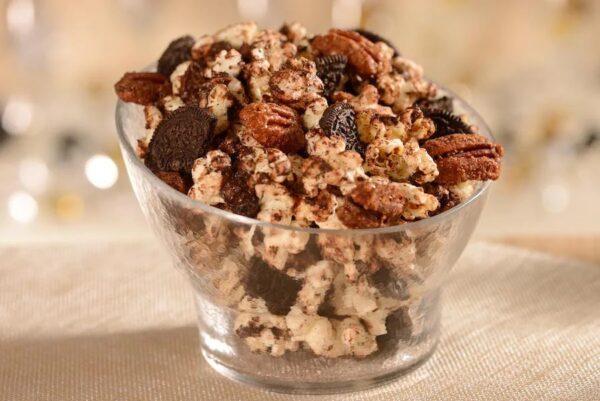 Popcorn Stands near the Hyperion Theater, Animation Courtyard, and Anaheim Produce (available May 4 through 5). Interstellar Sweet and Crunchy Popcorn: Caramel popcorn, cookies ‘n cream pieces, and sweet and spicy pecans. Photo credits (c) Disney Enterprises, Inc. All Rights Reserved