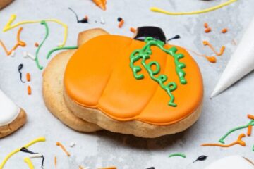 Pumpkin-shaped sugar cookie. Photo credits (C) Lettuce Entertain You® Restaurants / Disney Enterprises, Inc. All Rights Reserved