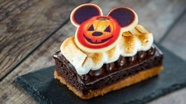 S'mores Brownie with a pumpkin Mickey. Photo Credits © Disney Enterprises, Inc. All Rights Reserved.