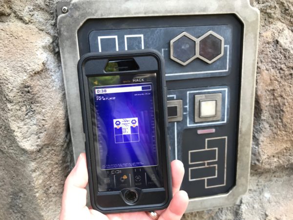 Your smartphone becomes your very own datapad via Play Disney Parks!