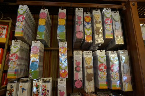 Disney offers a wide variety of notepad sets.